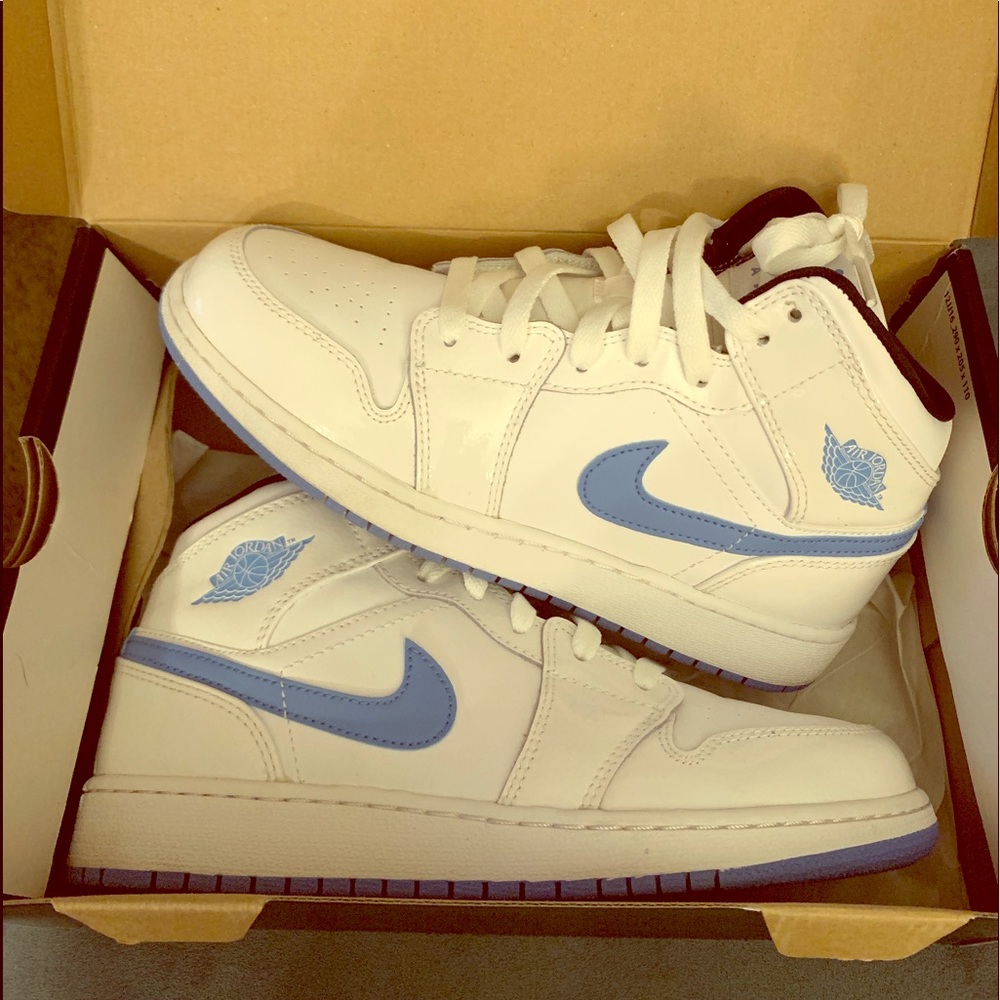 Air Jordan 1 Mid BG